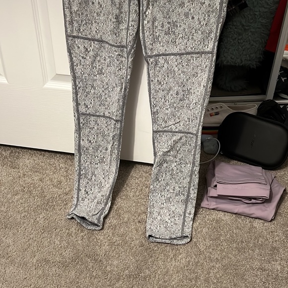 NWT Gymshark Fleur Texture Legging Size Medium - Picture 8 of 8